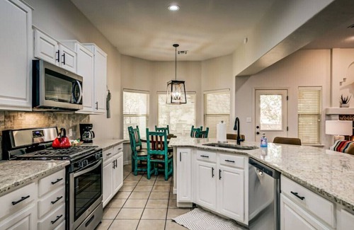 Las Cruces Casa | Sstar · Newly Renovated Home - Relax, Work, or Family Time