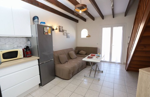 Saint-Cyprien Plage Chalet De Esquí | Bonita casa en Saint Cyprien con aire acondicionado y una gran terraza.