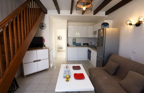 Saint-Cyprien Plage Chalet De Esquí | Bonita casa en Saint Cyprien con aire acondicionado y una gran terraza.
