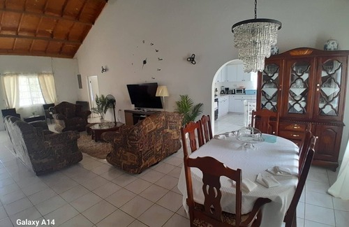 Burnt Savanna Casa | *St Elizabeth Countryside Retreat* WIFI, Near Jamaica Zoo