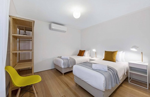 Fitzroy North Casa | St Georges Road - A home with a secret outdoor garden, Pet Friendly, Netflix