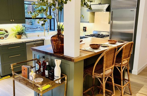 St. Helena Casa | St. Helena luxury and chic townhouse, sunny, private and best walking location.