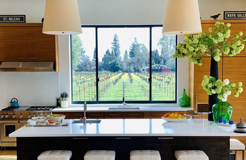 St. Helena Casa | St Helena luxury estate with 360 vineyard views and best location for walking.