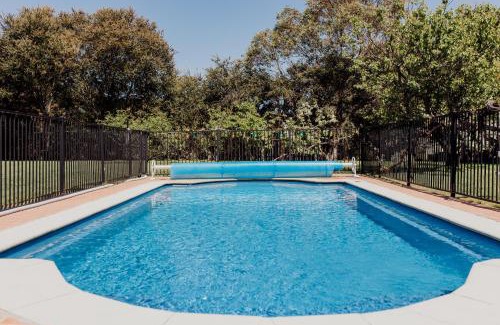 St Helens Casa | St Helens shack with pool and water views