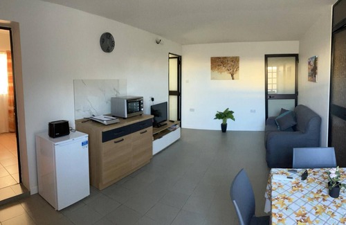 Tal-Ghoqod Apartamento | St. Julians apartment with yards in a very quiet area, near amenities and beach