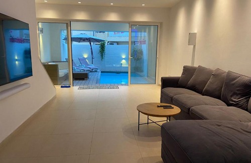 Ta' Giorni Apartamento | St Julians Apt with Pool
