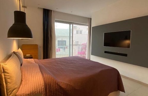 Ta' Giorni Apartamento | St Julians Apt with Pool