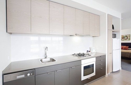 Saint Kilda South Hotel | St Kilda Central Apartment Hotel