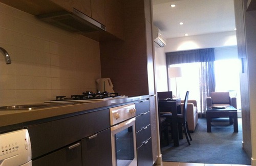 Saint Kilda South Hotel | St Kilda Central Apartment Hotel