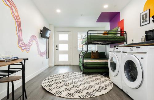 Beverly Green Casa | St Louis Premier Modern Vegas Escape Arts District & Patio