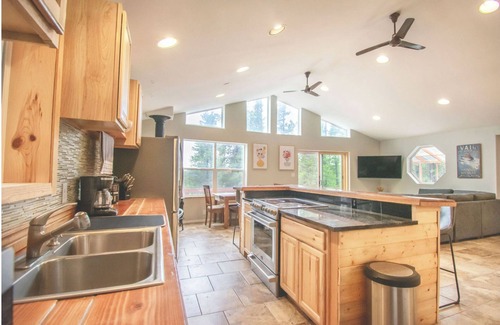 Saint Mary's Casa | St. Mary's mountain retreat with hot tub - sleeps 10
