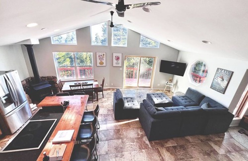 Saint Mary's Casa | St. Mary's mountain retreat with hot tub - sleeps 10