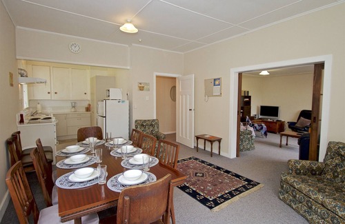 Raetihi Cabaña | St Marys Vicarage Retreat - Raetihi Holiday Home