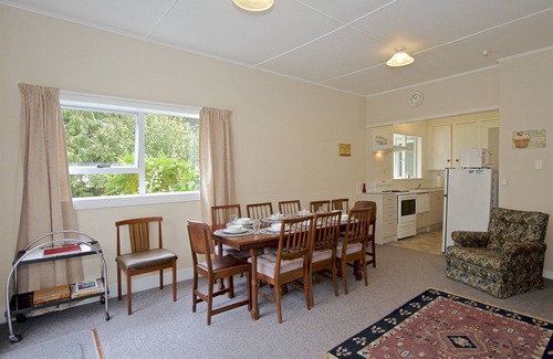 Raetihi Cabaña | St Marys Vicarage Retreat - Raetihi Holiday Home