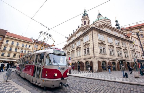 Mala Strana Apartamento | St. Nicholas Church view