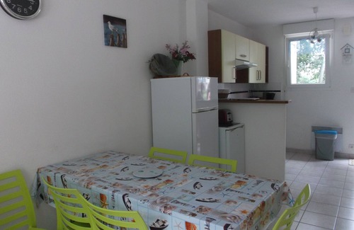 Saint-Pair-sur-Mer Casa | St Pair sur mer/Kairon plage Gite 500 m from the beach in a quiet wooded park