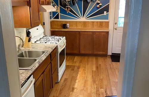 West Side Casa | St. Paul Cabana! Minutes to Everything!