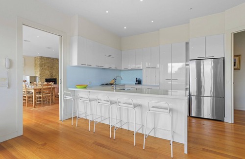 Mornington Peninsula Casa | ST PAULS SUPERB SORRENTO, 5 BEDROOM, TRI-LEVEL, TENNIS COURT, BEACH, VIEWS!