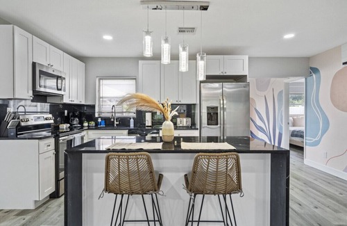 St. Petersburg - Clearwater Casa | St Pete 3bd Heated Pool House <10 min to Downtown