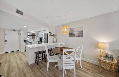 Belle Vista Condominio | St. Pete Beachfront | Luxury Oasis