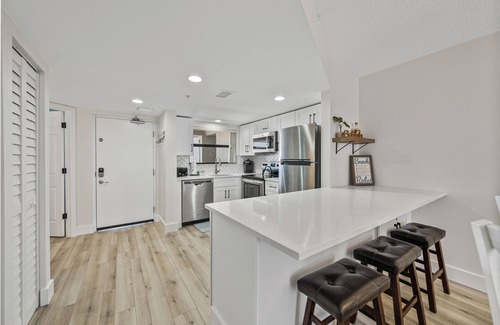 Belle Vista Condominio | St. Pete Beachfront | Luxury Oasis