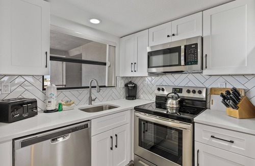 Belle Vista Condominio | St. Pete Beachfront | Luxury Oasis