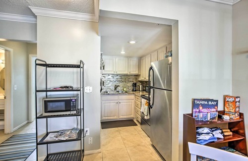 St. Pete Beach Apartamento | St. Pete Condo: Walking Distance to Beach!