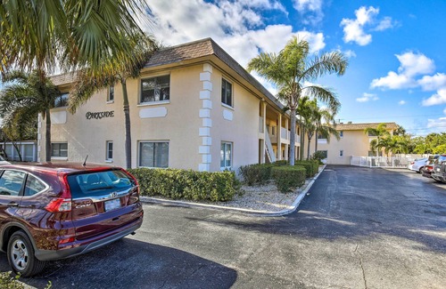 St. Pete Beach Apartamento | St. Pete Condo: Walking Distance to Beach!