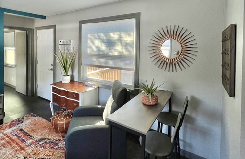 Historic Old Northeast Apartamento | St Pete Summer Retreat | Renovated (Charming!) 1-BDR Apt Minutes from Downtown