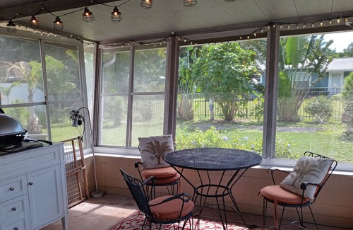 Meadowlawn Casa | St Petersburg, Florida Entire Cozy Home: Location, location, location