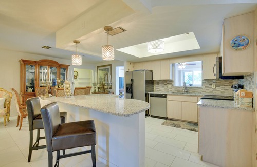 Disston Heights Casa | ¡NUEVO! S t. Petersburgo Inicio w / Tropical Yard & Pool!