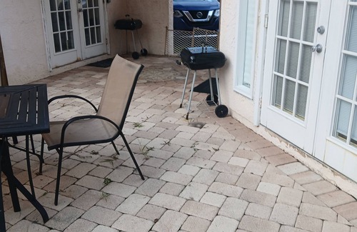 North East Park Casa | St. Petersburg Romantic Vacation Couples Getaway!