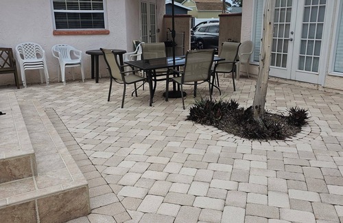 North East Park Casa | St. Petersburg Romantic Vacation Couples Getaway!