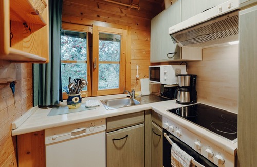 Stamsried Apartamento | STA-11 - Cozy wooden log cabin with covered veranda HT - Naturerlebnisdorf