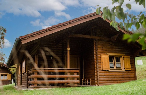 Stamsried Apartamento | STA-11 - Cozy wooden log cabin with covered veranda HT - Naturerlebnisdorf