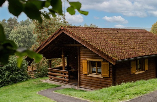 Stamsried Apartamento | STA-11 - Cozy wooden log cabin with covered veranda HT - Naturerlebnisdorf