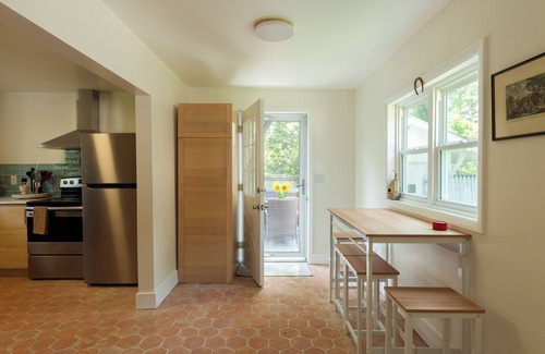 Staatsburg Casa | Staatsburg Parsonage - A tranquil 4-bedroom house with AC