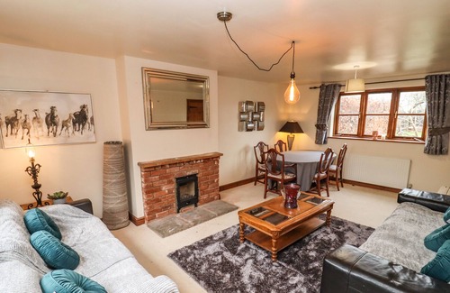 Ardens Grafton Casa | STABLE COTTAGE, family friendly, with open fire in Welford-On-Avon