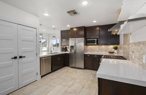 Columbus Otro | Stable Oaks with PARTY BARN, pond, firepits on 5 acres!