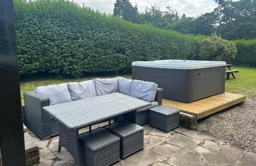 Alderbury Casa | Stables Cottage by Group Retreats