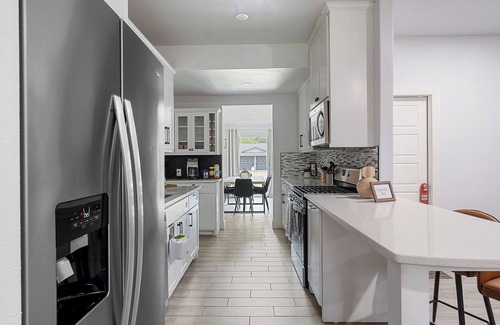 Central Arlington Casa | A Wildwood Stay - Stadium Edition - Pet Friendly