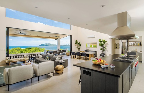 Playa Langosta Villa | Staffed Luxury Oceanview Villa w/ golfcart, jacuzzi, infinity pool &breakfast