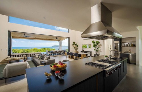 Playa Langosta Villa | Staffed Luxury Oceanview Villa w/ golfcart, jacuzzi, infinity pool &breakfast