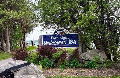 Port Elgin Casa | Stairway to Beach - Splendid 4 Bedroom Quite Home
