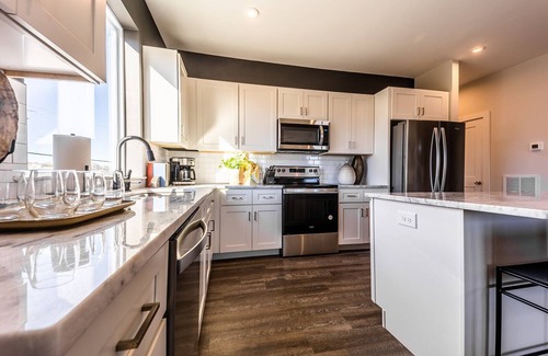 Whitebridge Casa | STALLION STABLE - ROOFTOP DECK - MINS TO MIDTOWN
