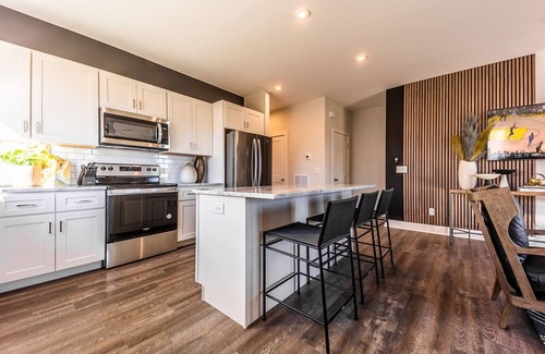 Whitebridge Casa | STALLION STABLE - ROOFTOP DECK - MINS TO MIDTOWN