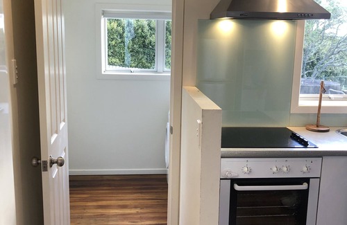 Auckland Casa | Stand-Alone Sunny Modern 3 Bedroom Home - North Shore