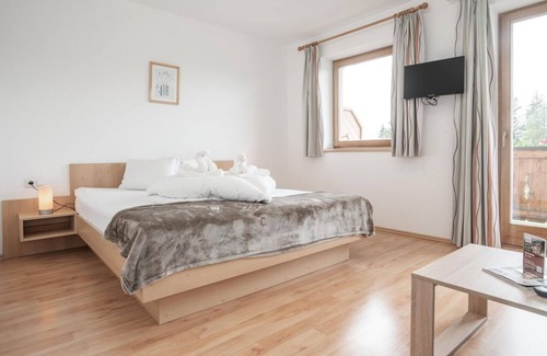 Scheffau am Wilden Kaiser Cama Y Desayuno | Standard room 2, shower/WC, from 4 nights half board - Berggasthof Bärnstatt