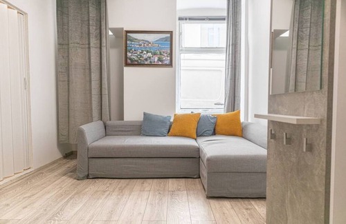 Favoriten Hotel | Standard 3BR/3BA Apt. near Hauptbahnhof