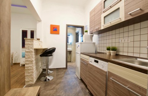 Erzsebetvaros Apartamento | Standard Apartment by Hi5 -Baross Square